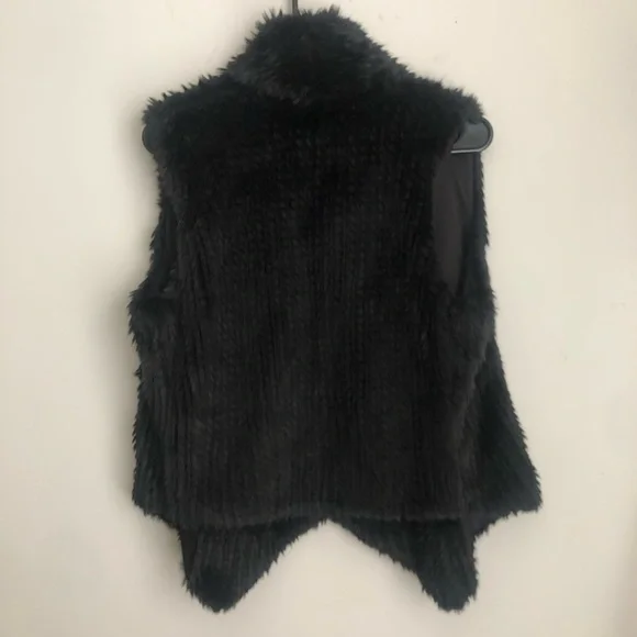 Black Faux Fur Vest | EXPRESS - Picture 6 of 6